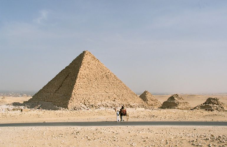 Pyramid_of_Menkaure